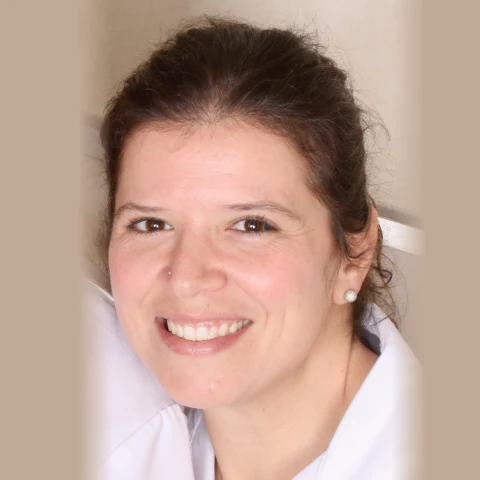 Sara Castillejo — Higienista, equipo Drs. García-Camba & Varela